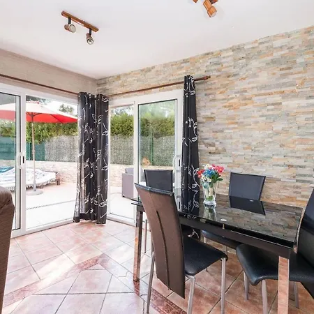 Comfortable House In With Private Pool